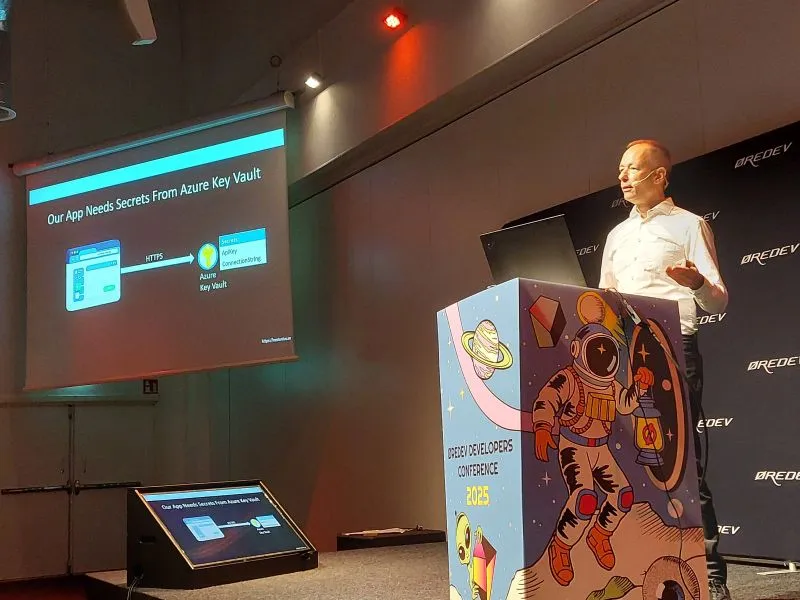 Tore Nestenius speaking at Øredev 2025